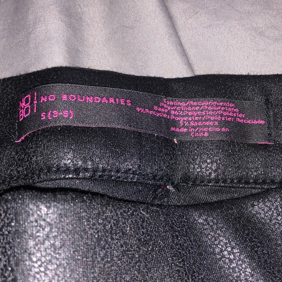 No Boundaries. Black pattern leggings, size s 3-5 - Picture 2 of 3
